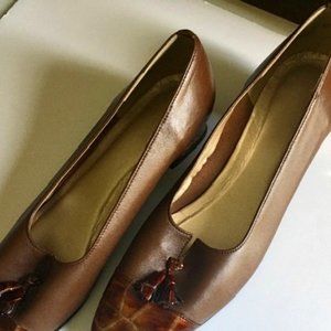 California Magdesians--stylish dress pumps--leather upper and manmade sole